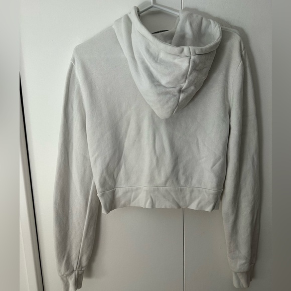 Brandy Melville  flattering cropped white hoodie - Picture 2 of 5
